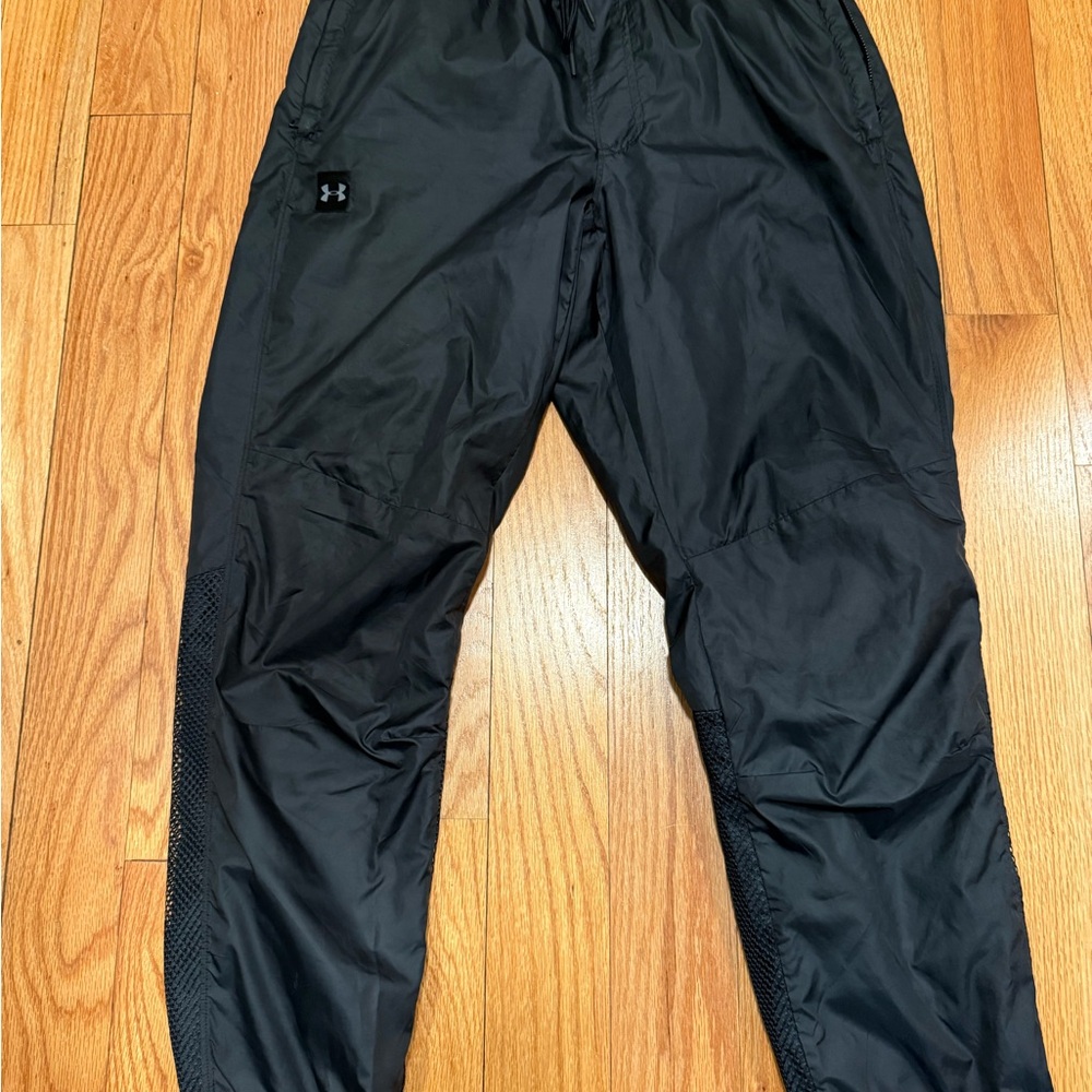 Under Armour Black Sweatpants with Elastic Waistband and Tapered Legs
